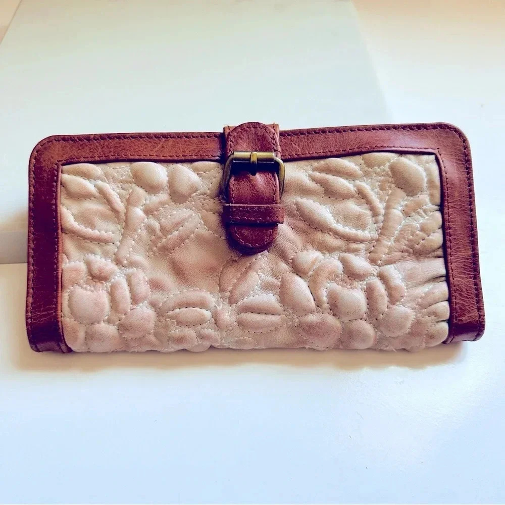 NWOT Sundance Anabaglish Leather Large Wallet